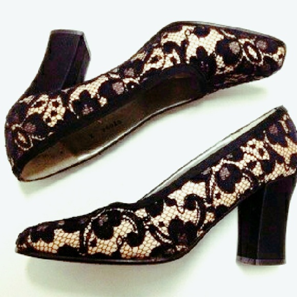 KENNETH COLE Vintage Lace Square Toe Chunky Pumps EUC - Picture 3 of 4